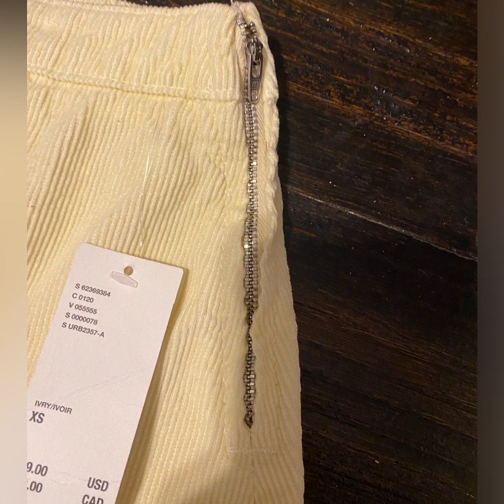 ✨NWT✨ Urban Outfitters Corduroy Mini Skirt - Picture 4 of 6